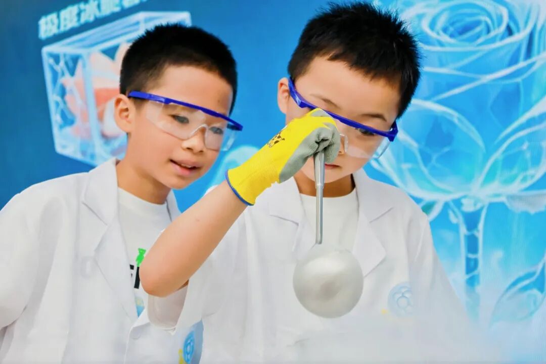 研学游|东莞农商银行 VIP 亲子探秘微观世界