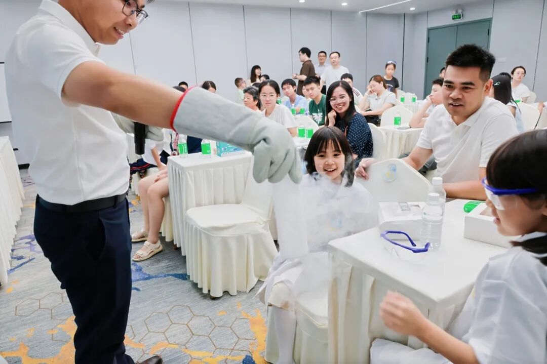 研学游|东莞农商银行 VIP 亲子探秘微观世界